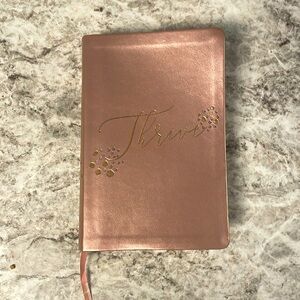 Like New NLT Thrive Devotional Bible for Women Leatherlike Rose Gold